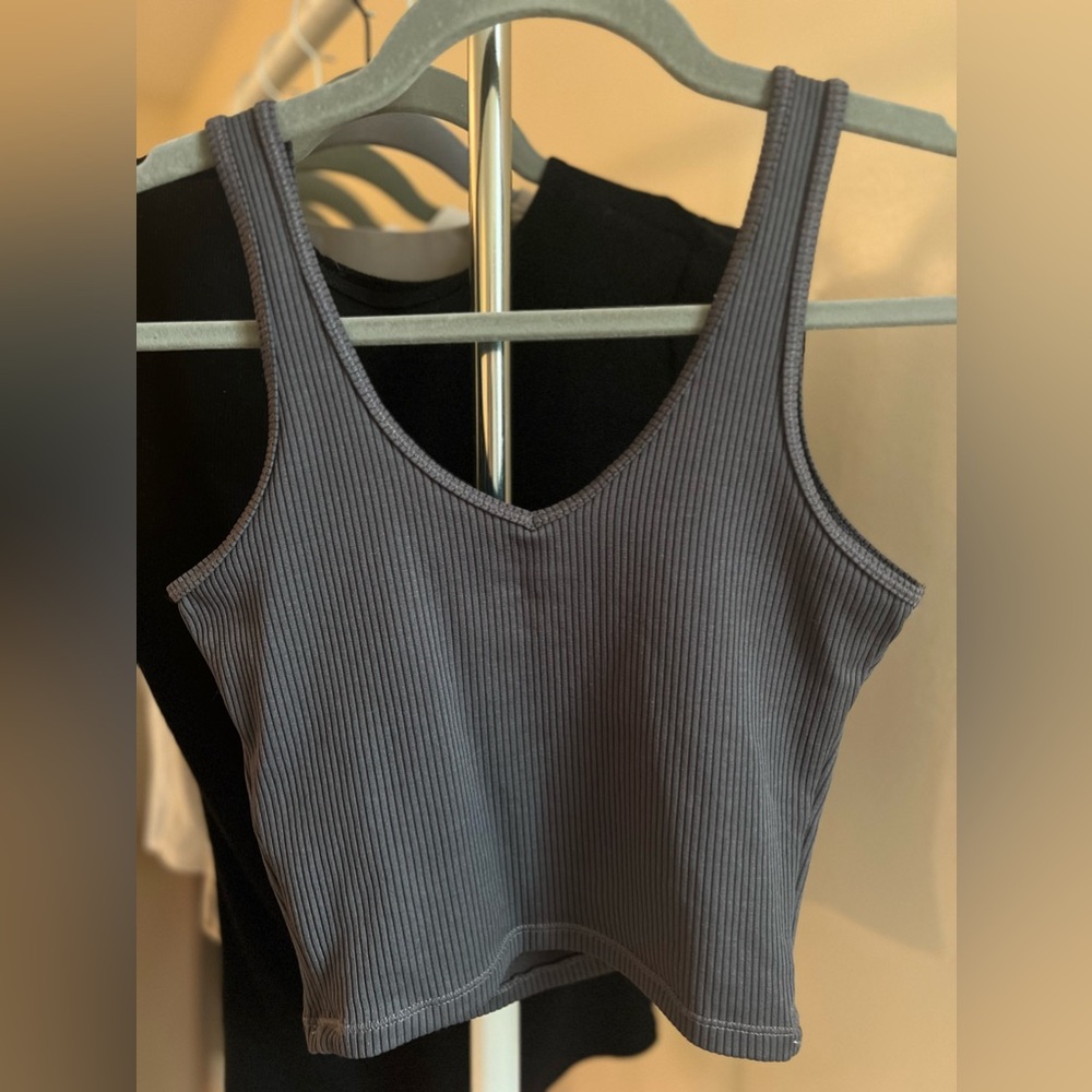 Hollister RIBBED SEAMLESS FABRIC V-NECK TANK